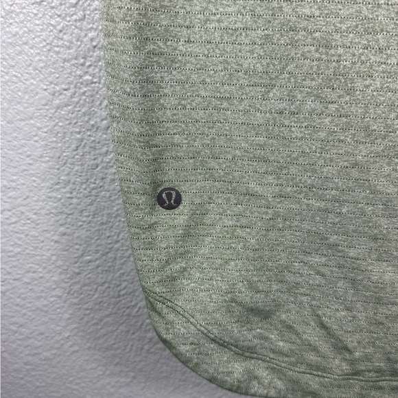 Lululemon License To Train Men’s Green Tank Top Lightweight Running Locker Loop - Picture 7 of 9
